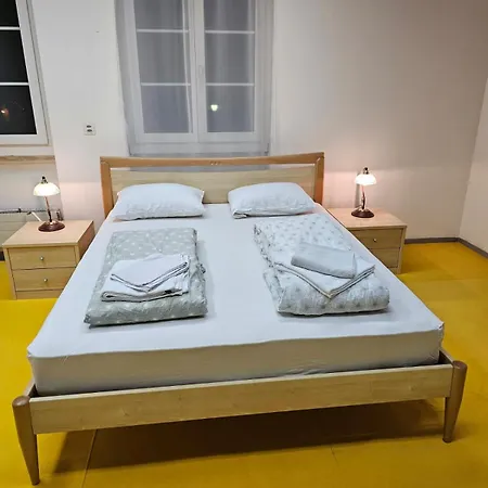 Privat Grosse -mars- Mit Gemeinsamer Kueche Und Bad In Altstadt 3* Чур