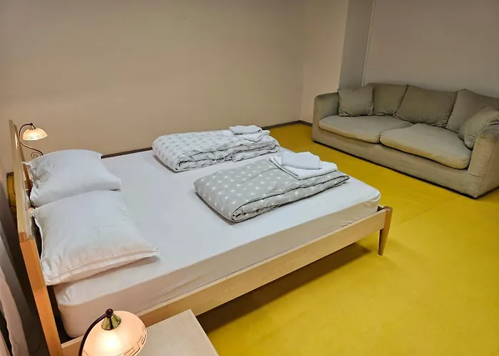 بيت ضيافة Privat Grosse -mars- Mit Gemeinsamer Kueche Und Bad In Altstadt تشر