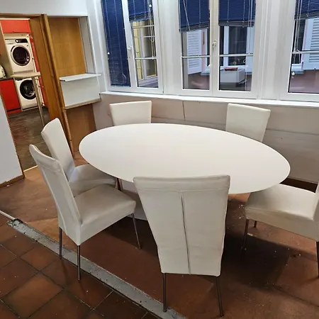 Privat Grosse -mars- Mit Gemeinsamer Kueche Und Bad In Altstadt