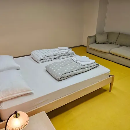 Gasthuis Privat Grosse -mars- Mit Gemeinsamer Kueche Und Bad In Altstadt Chur