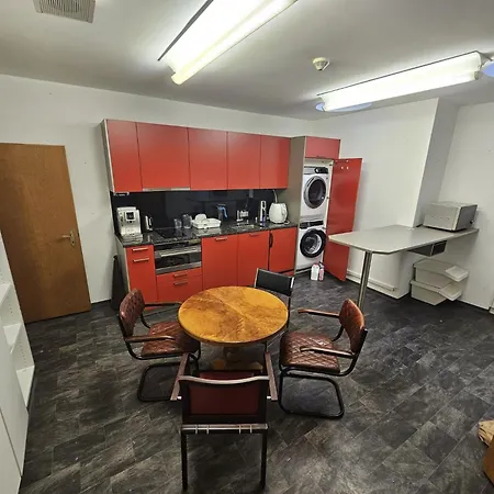 Privat Grosse -mars- Mit Gemeinsamer Kueche Und Bad In Altstadt 3*