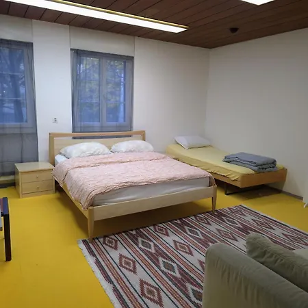 Privat Grosse -mars- Mit Gemeinsamer Kueche Und Bad In Altstadt Konukevi Chur